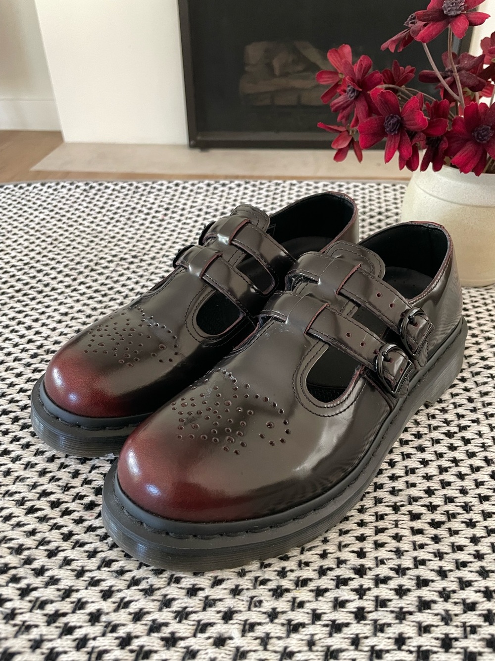 New Dr. Martens Mary Jane Brogue Burgundy High Shine Rub Off Arcadia - Picture 4 of 13
